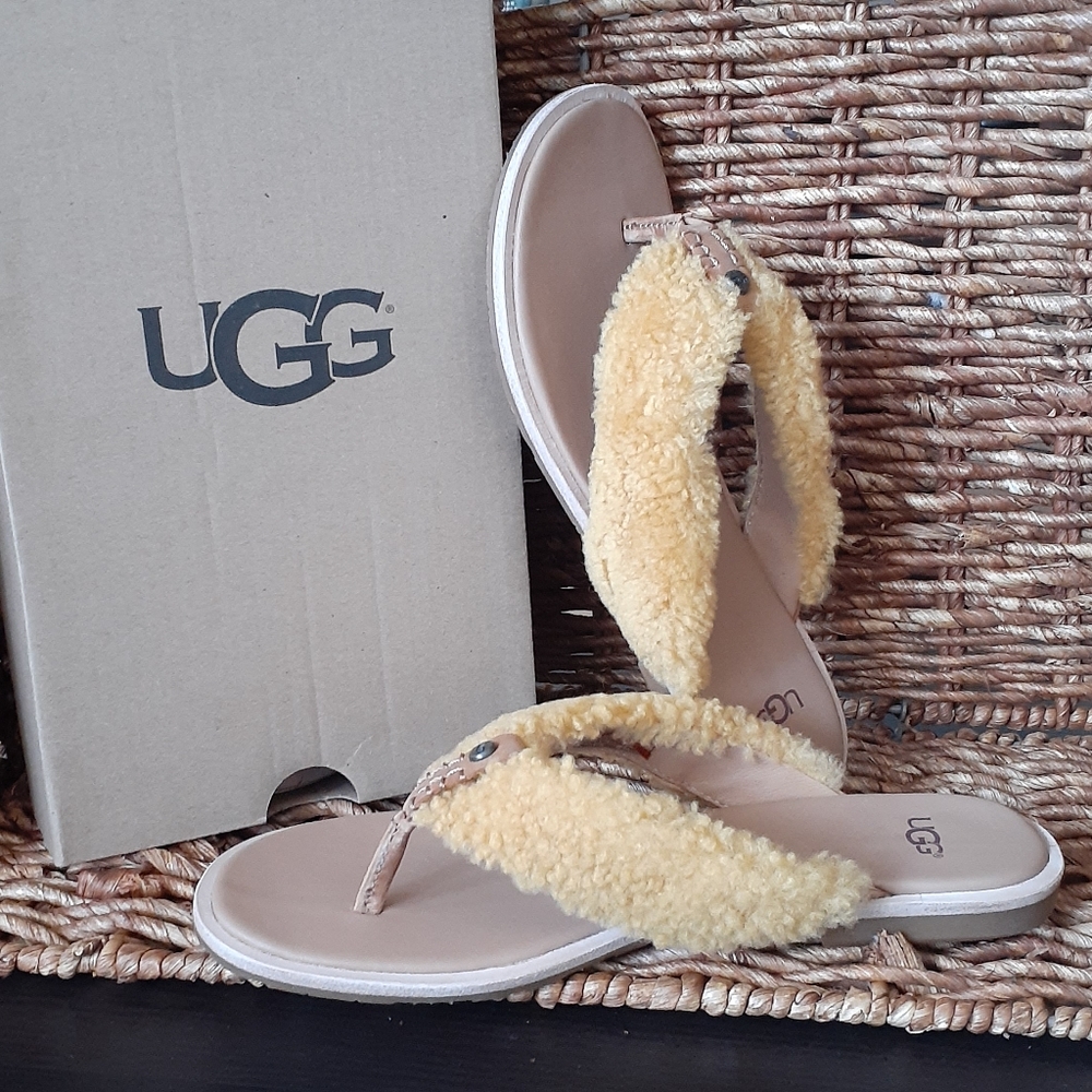 NIB - UGG ALICIA, SIZE 8, MOJAVE